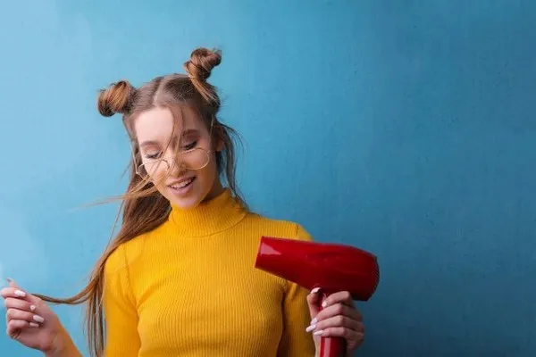 بهترین روش خشک‌کردن مو بعد از حمام چیست؟